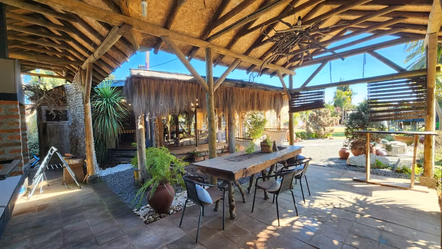 REBAJADA HERMOSA CASA DE 200 M2 EN TERRENO 2400 M2 EN PEUMO