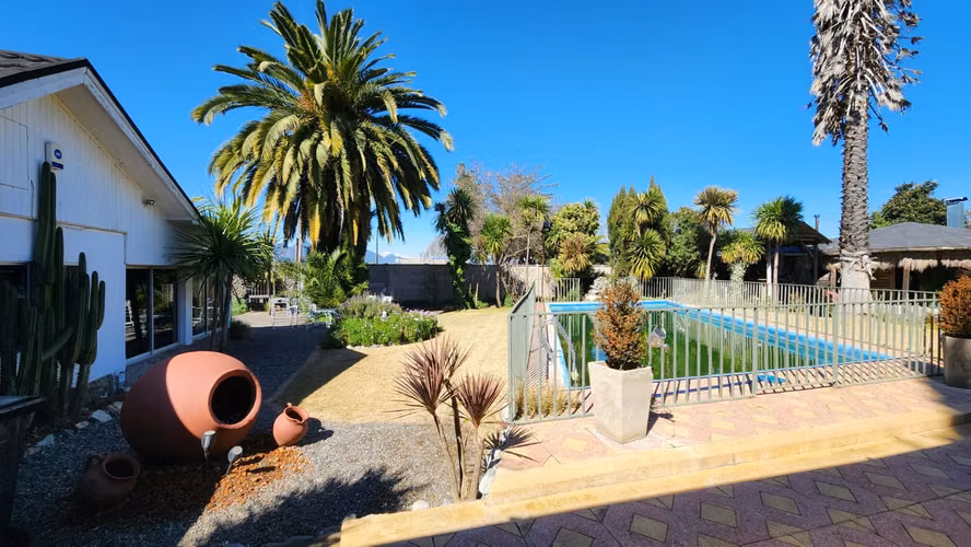 REBAJADA HERMOSA CASA DE 200 M2 EN TERRENO 2400 M2 EN PEUMO