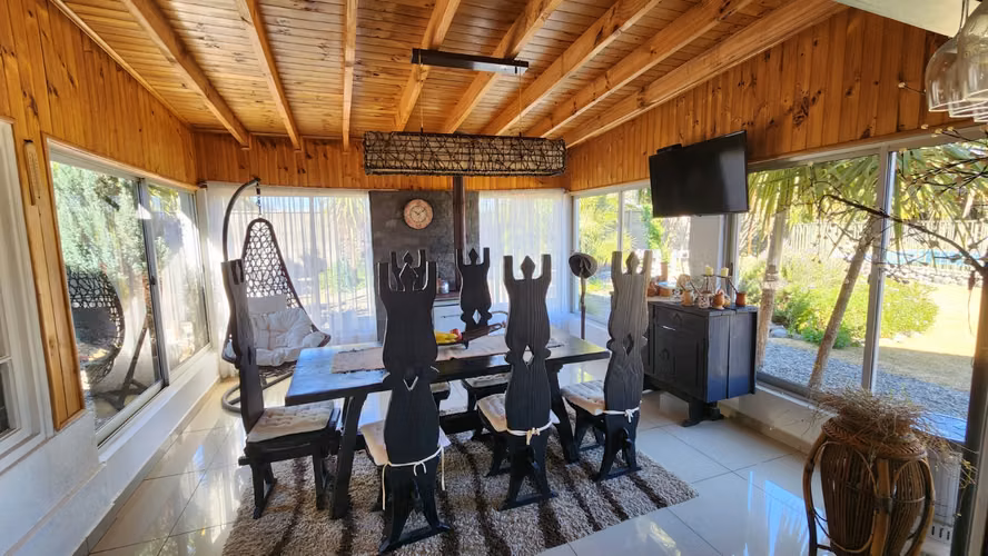 REBAJADA HERMOSA CASA DE 200 M2 EN TERRENO 2400 M2 EN PEUMO