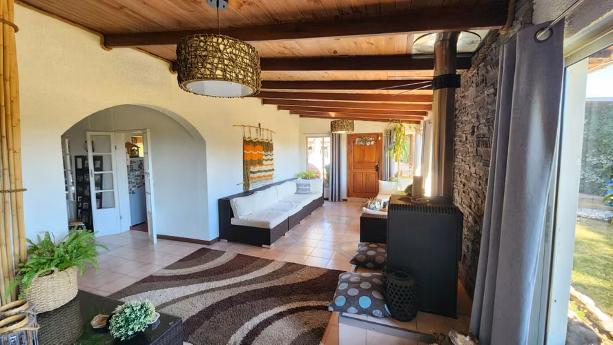 REBAJADA HERMOSA CASA DE 200 M2 EN TERRENO 2400 M2 EN PEUMO