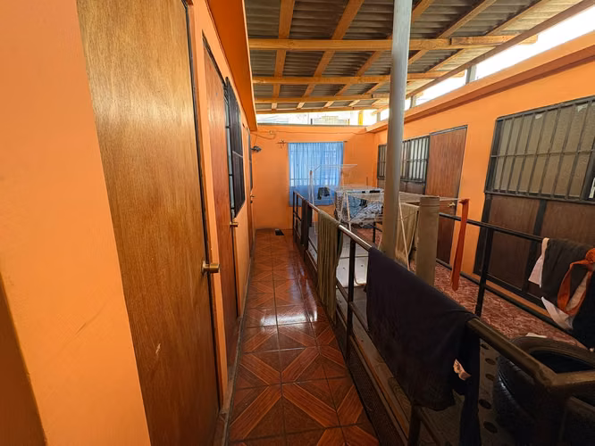 OPORTUNIDAD DE ARRIENDO DE PIEZA EXCELENTE HOSTAL