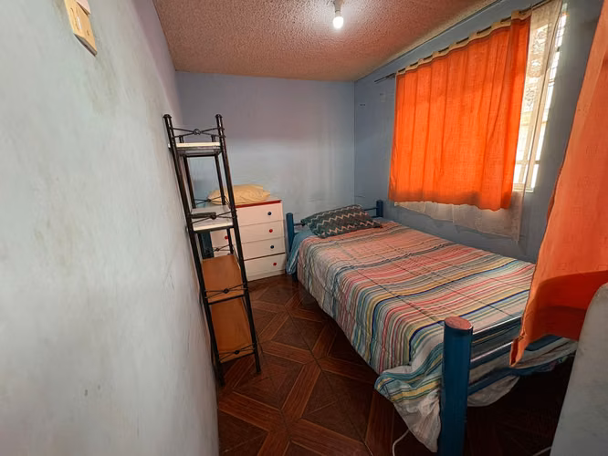 OPORTUNIDAD DE ARRIENDO DE PIEZA EXCELENTE HOSTAL