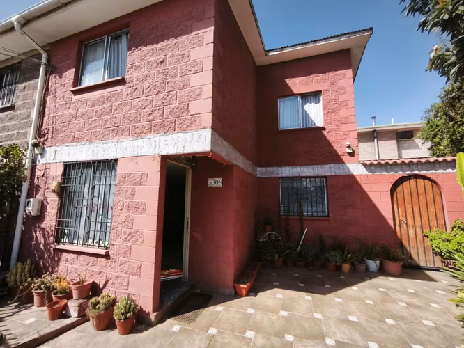 Excelente Casa de 3 Dormitorios Frente a Parque - Sector Casas Viejas, Puente Alto - Imagen 3