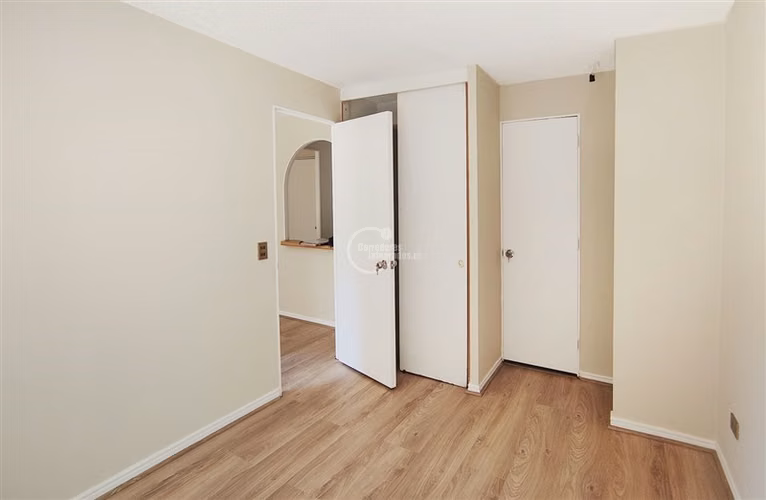 1 dorm. 1 baño. Metro Santa Ana