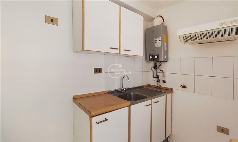 1 dorm. 1 baño. Metro Santa Ana