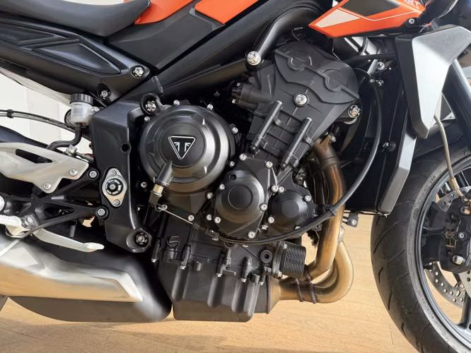 TRIUMPH STREET TRIPLE R - AÑO 2026