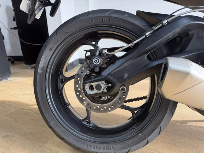 TRIUMPH STREET TRIPLE R - AÑO 2026
