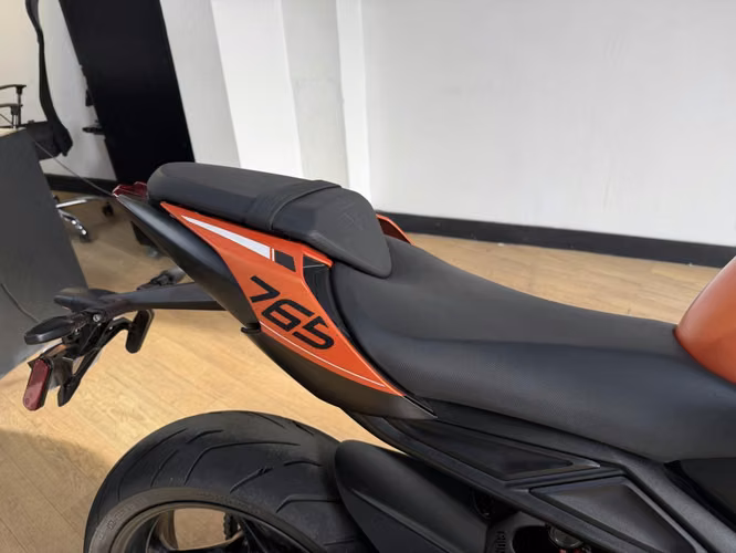 TRIUMPH STREET TRIPLE R - AÑO 2026