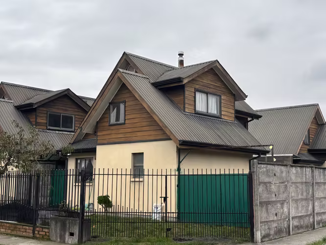 Casa 3 dormitorios, 2 baños, patio amplio. Lomas San Andres, Concepción