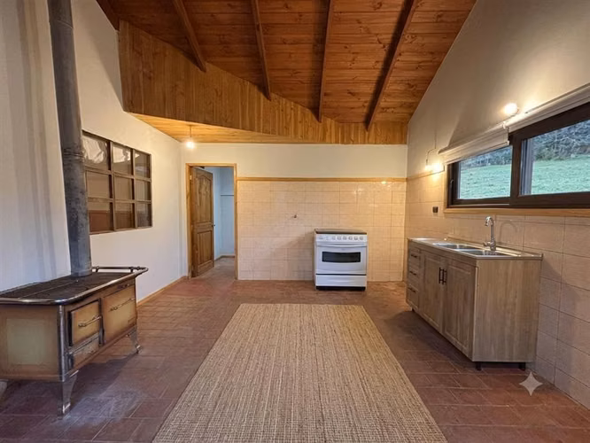 CASA CON TERRENO DE 7900 M2 - CERCANO AL CENTRO DE PUCÓN