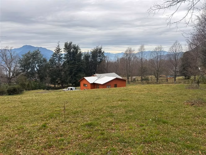 CASA CON TERRENO DE 7900 M2 - CERCANO AL CENTRO DE PUCÓN