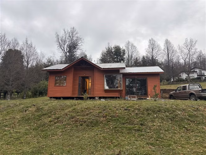 CASA CON TERRENO DE 7900 M2 - CERCANO AL CENTRO DE PUCÓN