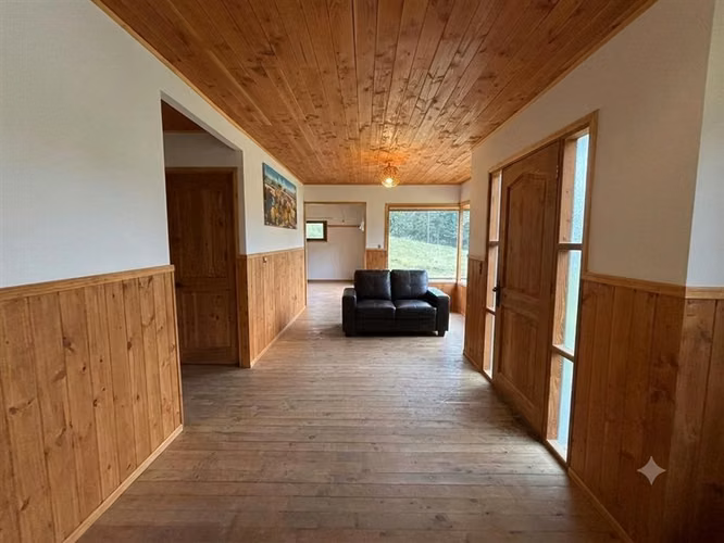 CASA CON TERRENO DE 7900 M2 - CERCANO AL CENTRO DE PUCÓN