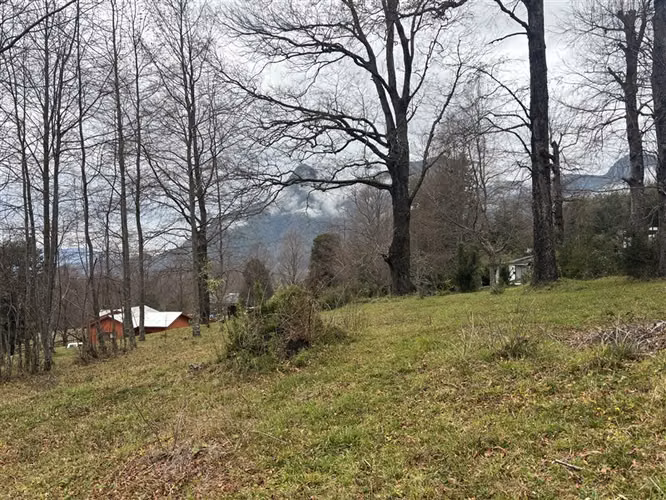 CASA CON TERRENO DE 7900 M2 - CERCANO AL CENTRO DE PUCÓN