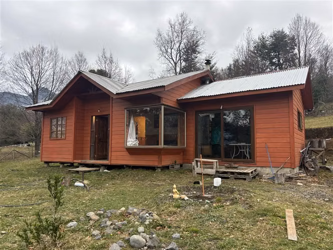 CASA CON TERRENO DE 7900 M2 - CERCANO AL CENTRO DE PUCÓN