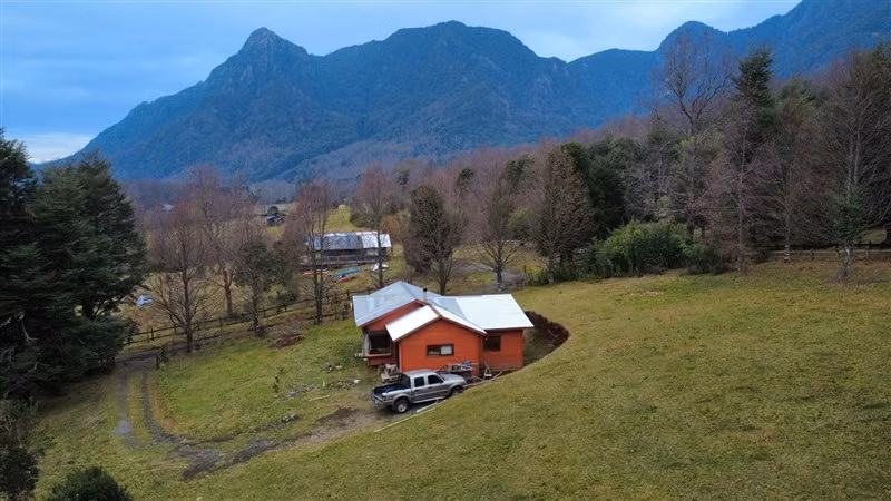 CASA CON TERRENO DE 7900 M2 - CERCANO AL CENTRO DE PUCÓN