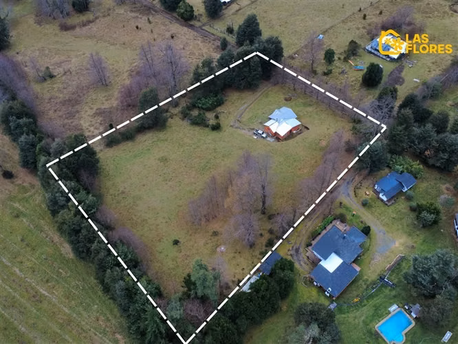 CASA CON TERRENO DE 7900 M2 - CERCANO AL CENTRO DE PUCÓN