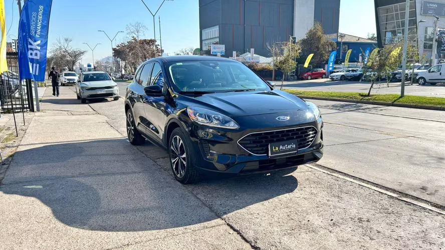 Ford Escape 2.5 Atkinson SE Hybrid FWD AT (2023)