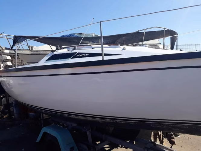 Velero Beneteau first 18