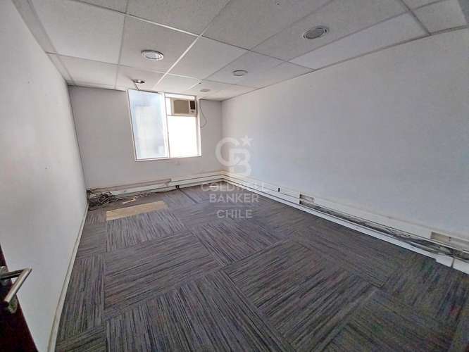 Amplias oficinas en tradicional sector centro de Santiago - Imagen 18