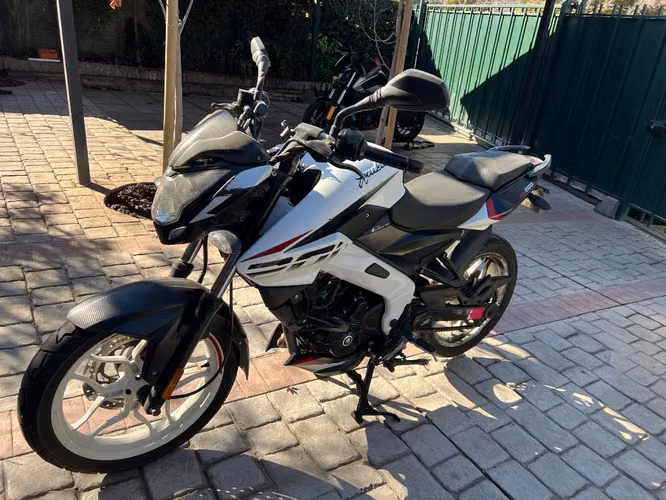 Bajaj pulsar ns 200 fi 2021 ( al día )
