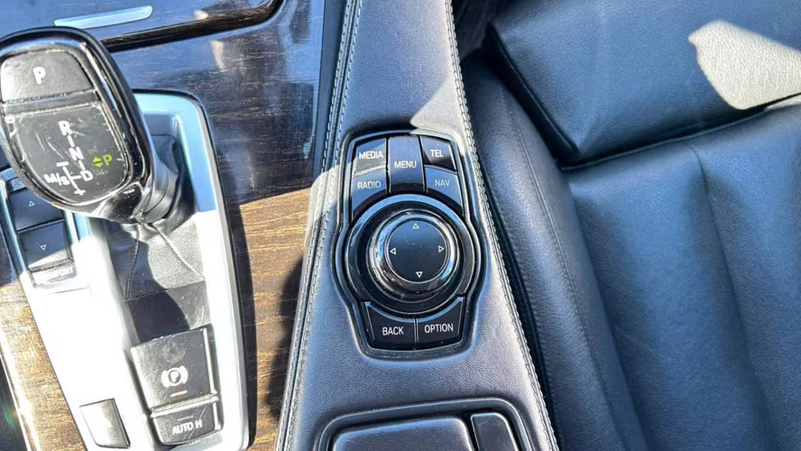 BMW 650 4.4 4X2 AT 2P (2015)