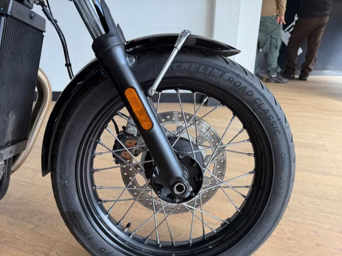 TRIUMPH BONNEVILLE T100 - AÑO 2024