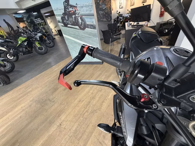 TRIUMPH STREET TRIPLE R - AÑO 2024