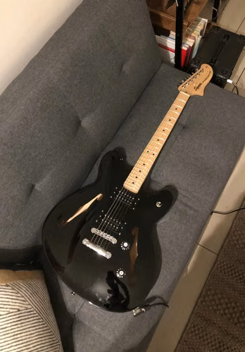 PACK GUITARRA Squier By FENDER Affinity Series Starcaster Negra + Amplificador ORANGE Crush 12 WATTS