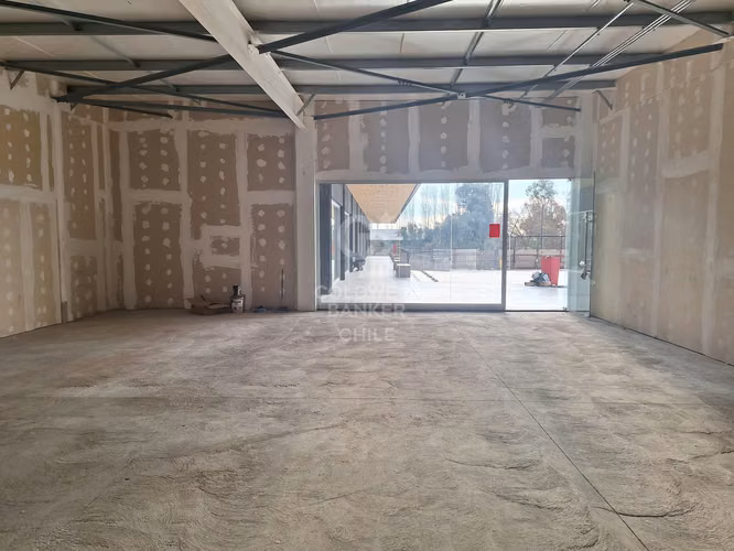 Local 116 m2  + Terraza - Strip Center Las Perdices