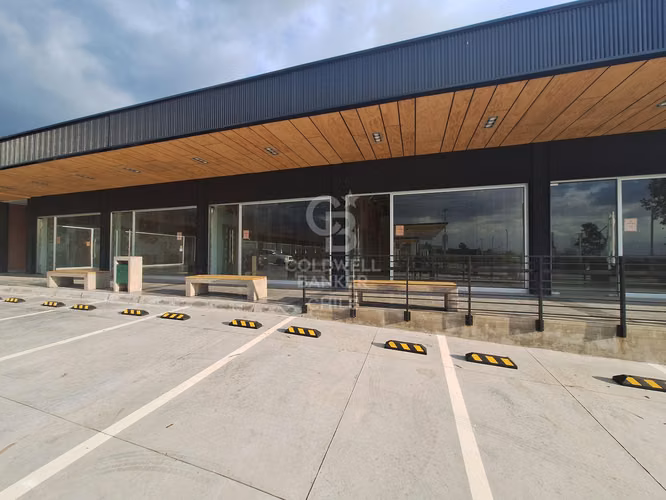 Local 116 m2  + Terraza - Strip Center Las Perdices