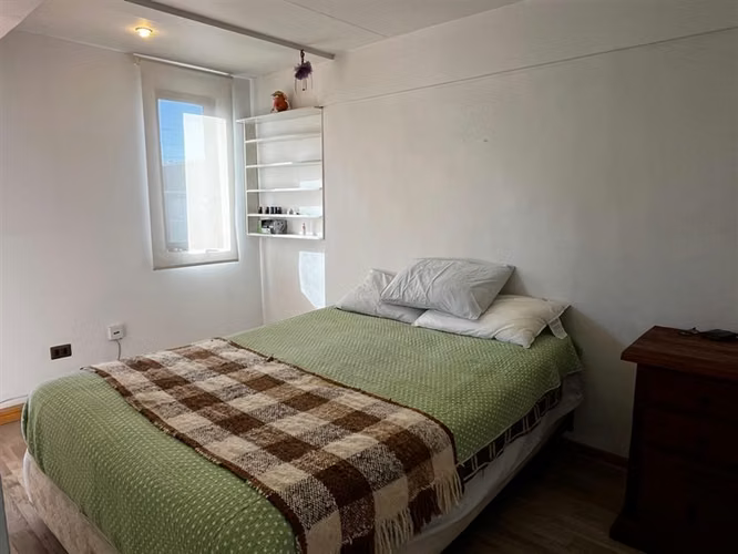Casa de 4 dormitorios regularizada a pasos de Vic Mackenna.