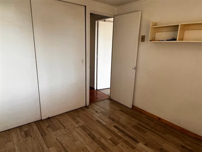Casa de 4 dormitorios regularizada a pasos de Vic Mackenna.