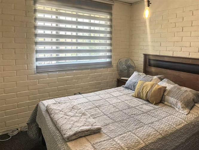 Casa de 4 dormitorios con piscina y 2 estacionamientos