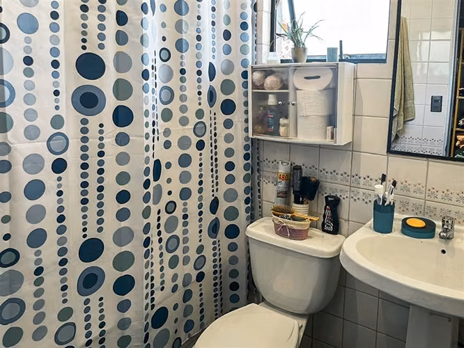 Casa de 4 dormitorios con piscina y 2 estacionamientos