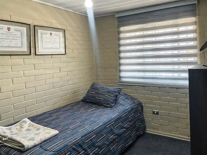 Casa de 4 dormitorios con piscina y 2 estacionamientos