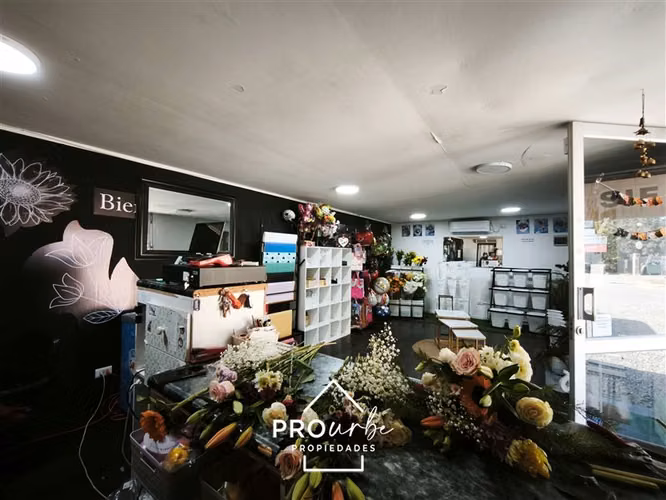 Local Comercial primera linea en Av. Chicureo