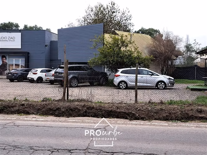 Local Comercial primera linea en Av. Chicureo