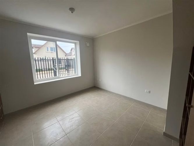 Casa en arriendo de 4 dorm. en oriente de Talca