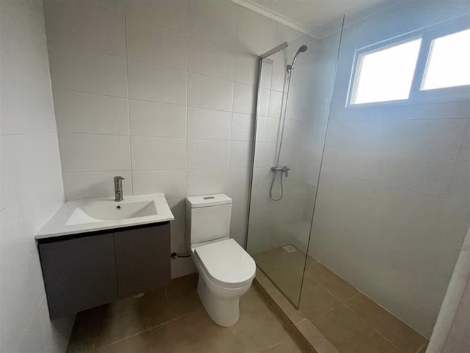 Casa en arriendo de 4 dorm. en oriente de Talca