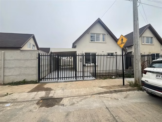 Casa en arriendo de 4 dorm. en oriente de Talca