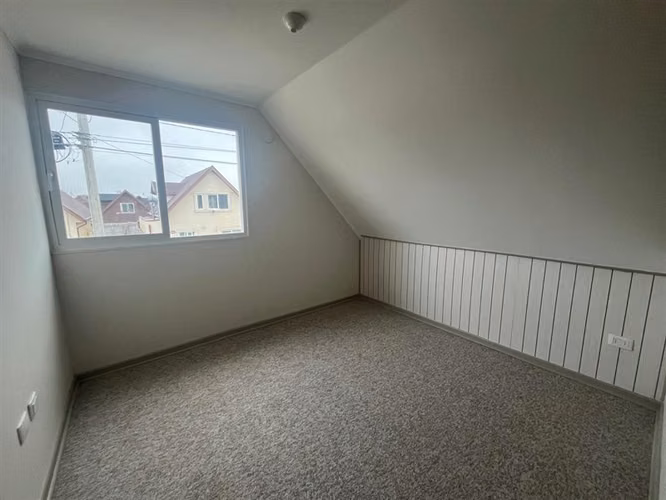 Casa en arriendo de 4 dorm. en oriente de Talca
