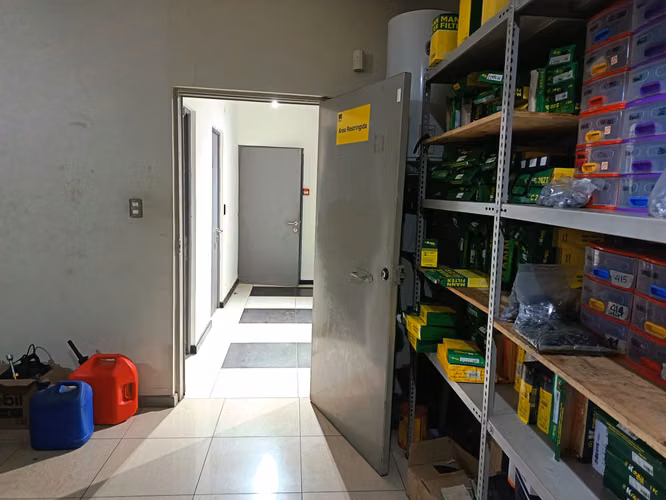 Se Arrienda 2  amplios  Galpónes  en Quilpué con excelente ubicación y conectividad