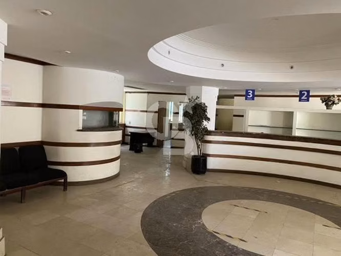 Metro Plaza de Armas: Comercial con 15 oficinas