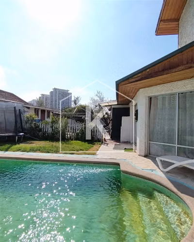 12.590 UF se venden 2 casas en 1 villa macul Macul