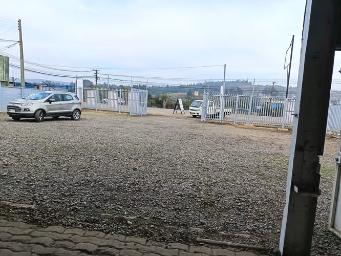 Se Arrienda Bodega de 300mts2 con Patio de maniobra de 600mts2 en Concon Sector industrial