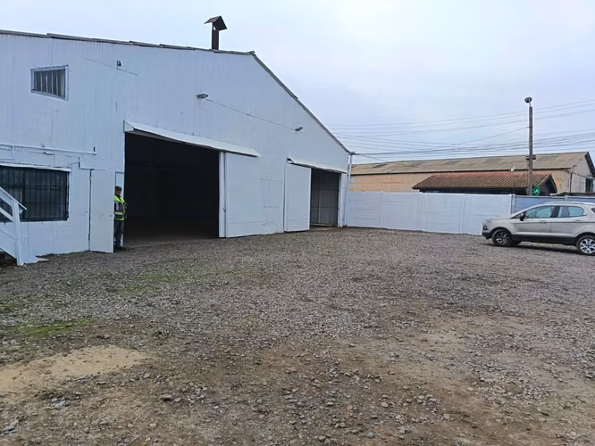 Se Arrienda Bodega de 300mts2 con Patio de maniobra de 600mts2 en Concon Sector industrial