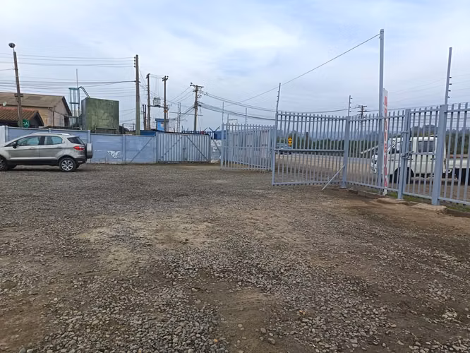 Se Arrienda Bodega de 300mts2 con Patio de maniobra de 600mts2 en Concon Sector industrial