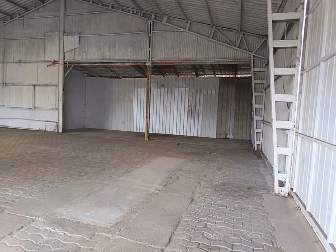 Se Arrienda Bodega de 300mts2 con Patio de maniobra de 600mts2 en Concon Sector industrial