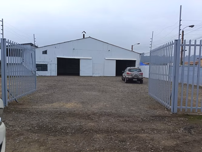 Se Arrienda Bodega de 300mts2 con Patio de maniobra de 600mts2 en Concon Sector industrial